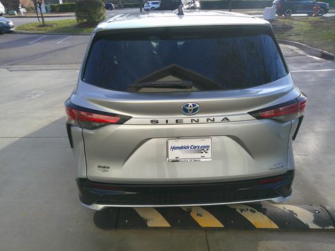 Used 2021 Toyota Sienna XSE image 50
