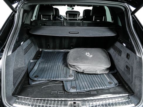 Certified 2023 Porsche Cayenne Platinum Edition AWD/4WD image 34