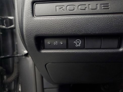 Used 2024 Nissan Rogue S image 11