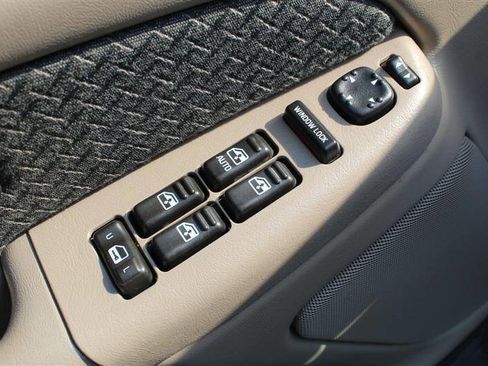 Used 2002 Chevrolet Avalanche 4x4 w/ Off-Road Suspension Pkg image 14