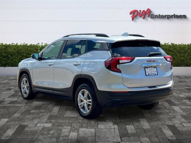 Used 2022 GMC Terrain SLE w/ Driver Convenience Package FWD image 2