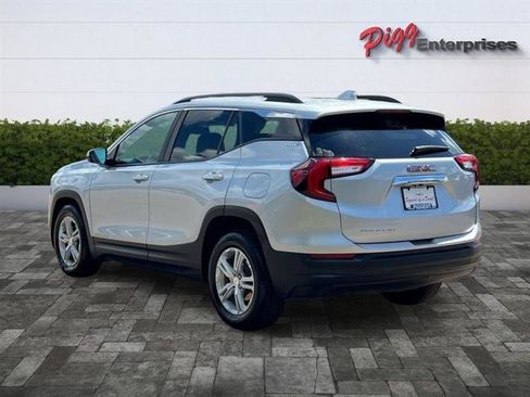 Used 2022 GMC Terrain SLE w/ Driver Convenience Package FWD image 2