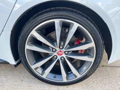 Used 2016 Jaguar XF S image 10