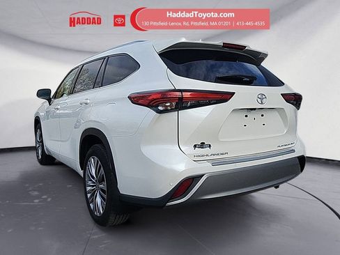 Certified 2021 Toyota Highlander Platinum AWD/4WD image 3
