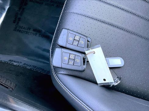 Used 2023 Volkswagen Tiguan SE w/ Panoramic Sunroof Package image 15