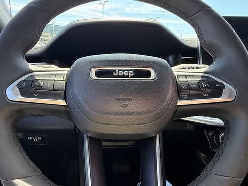 Used 2025 Jeep Compass Limited AWD/4WD image 13