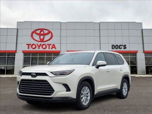 Used 2024 Toyota Grand Highlander XLE image 1