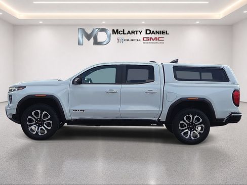 Used 2025 GMC Canyon AT4 w/ Nightfall Edition AWD/4WD image 2