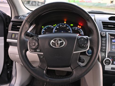 Used 2012 Toyota Camry XLE w/ Leather Pkg image 17