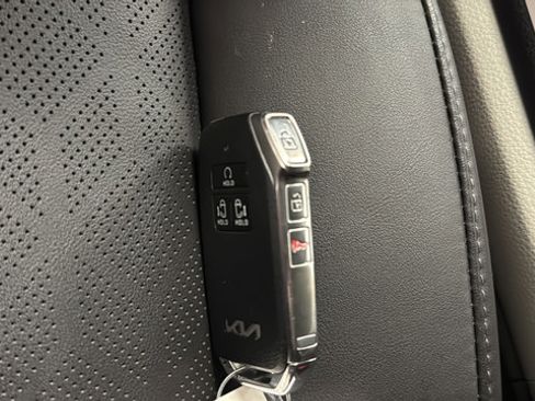 Used 2024 Kia Carnival LX FWD image 20