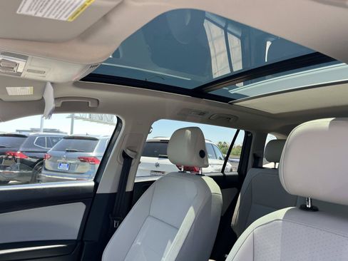 Used 2019 Volkswagen Tiguan SE w/ Panoramic Sunroof Package FWD image 19