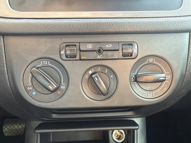 Used 2010 Volkswagen Tiguan SE FWD image 25