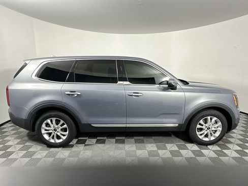 Used 2022 Kia Telluride LX FWD image 17