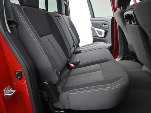 Used 2022 Nissan Titan SV RWD image 8