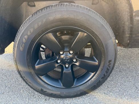 Used 2015 RAM 1500 Express w/ Black Ram 1500 Express Group image 17