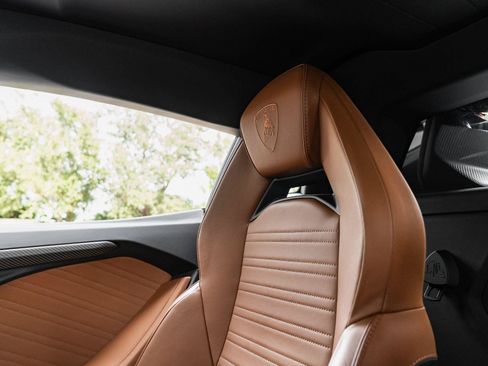 Used 2024 Lamborghini Revuelto AWD/4WD image 38