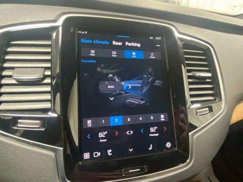 Used 2025 Volvo XC90 B5 Plus image 24