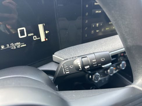 Used 2025 Nissan Kicks SV image 39