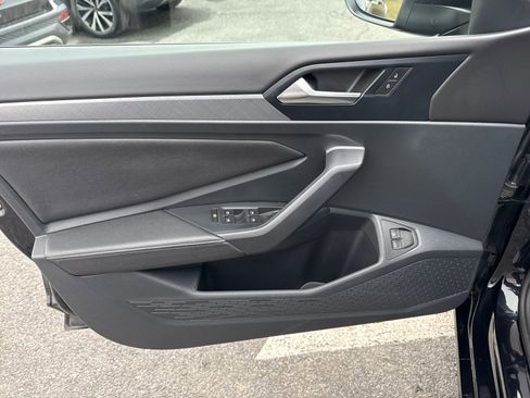 Certified 2024 Volkswagen Jetta SE w/ Panoramic Sunroof Package image 11