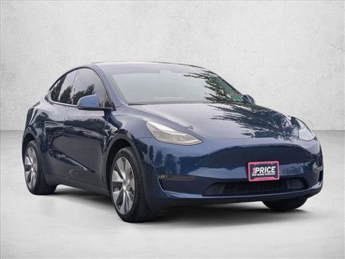 Used 2023 Tesla Model Y Long Range AWD/4WD image 3