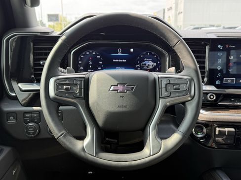 Used 2025 Chevrolet Silverado 1500 LT Trail Boss w/ Convenience Package II AWD/4WD image 6