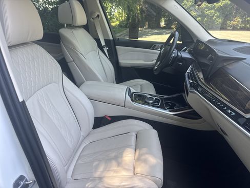 Used 2023 BMW X7 xDrive40i w/ Premium Package AWD/4WD image 8