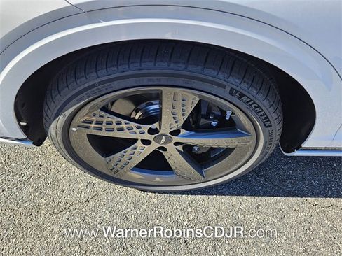 Used 2025 Genesis GV70 2.5T w/ Sport Prestige Package image 19