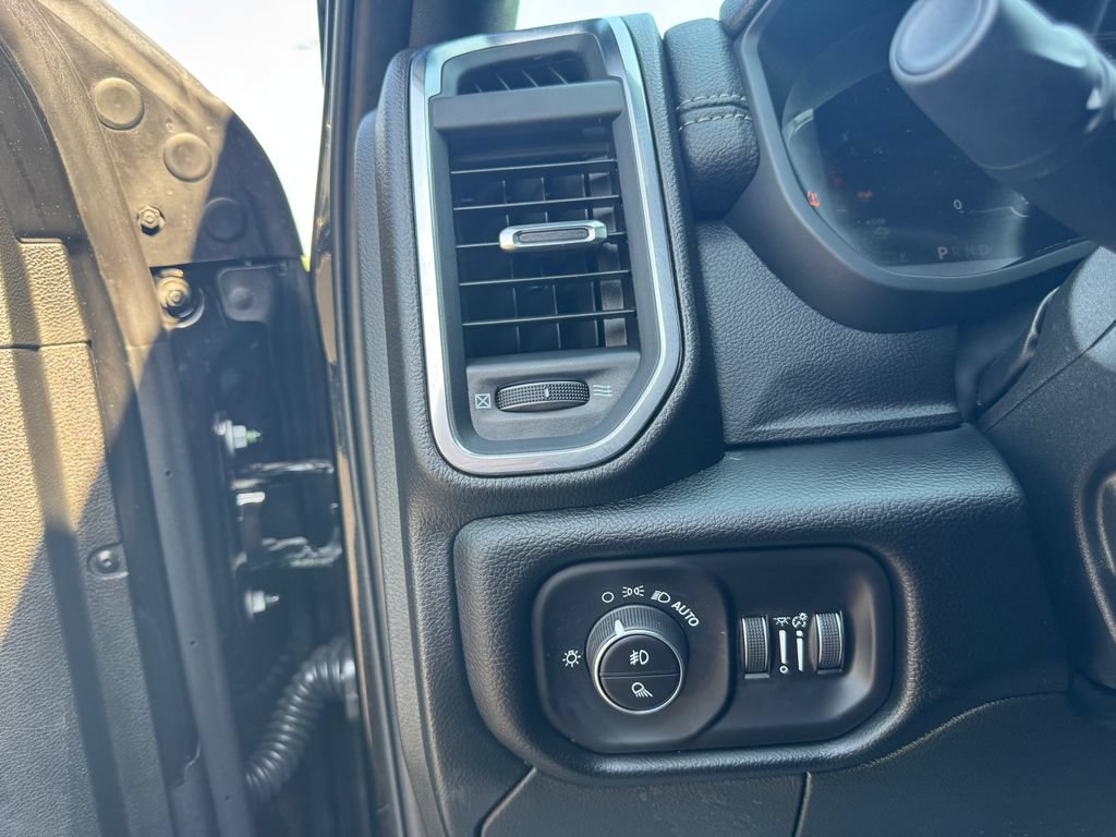 Used 2026 RAM 2500 Laramie AWD/4WD image 19