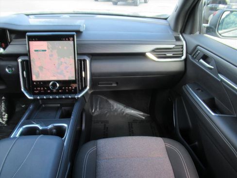 Used 2025 GMC Acadia Elevation image 14