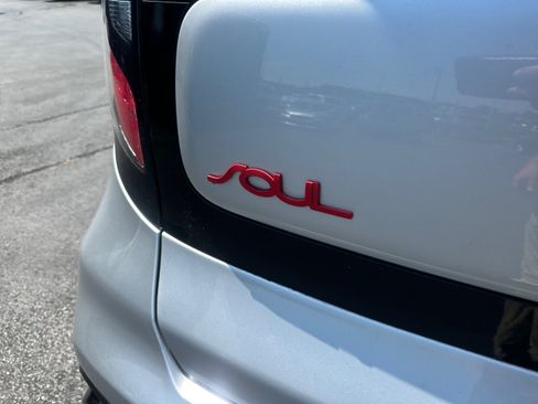 Used 2017 Kia Soul ! w/ Tech Package FWD image 26
