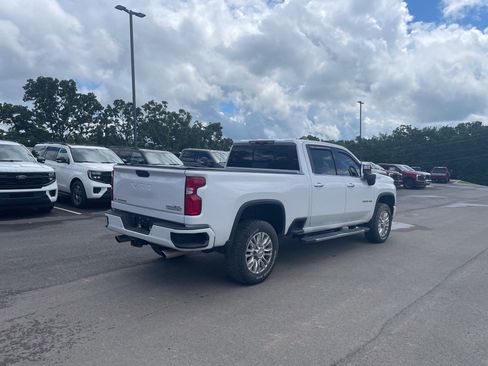 Used 2022 Chevrolet Silverado 2500 High Country w/ Technology Package AWD/4WD image 3