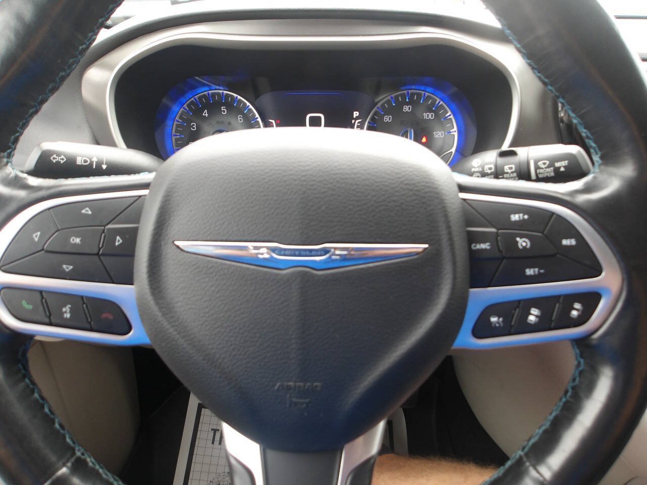 Used 2021 Chrysler Pacifica Touring-L FWD image 12