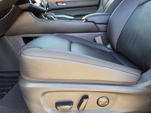 New 2025 Nissan Pathfinder SL image 11