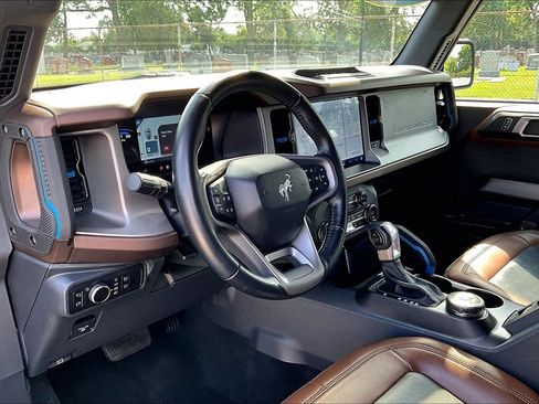 Certified 2023 Ford Bronco Outer Banks w/ Sasquatch Package AWD/4WD image 13