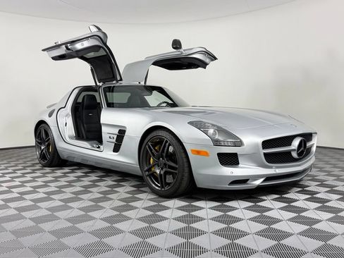 Used 2011 Mercedes-Benz SLS AMG Coupe image 2