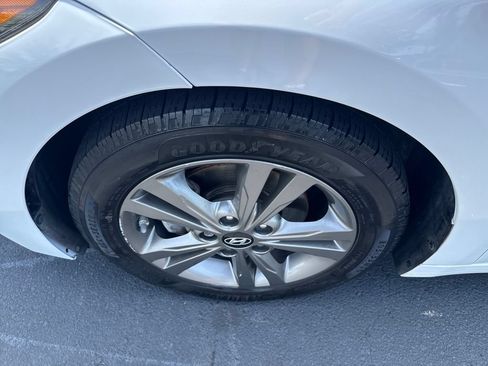 Used 2018 Hyundai Elantra Value Edition FWD image 32