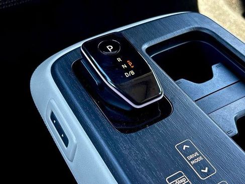Certified 2024 Nissan Ariya FWD image 17