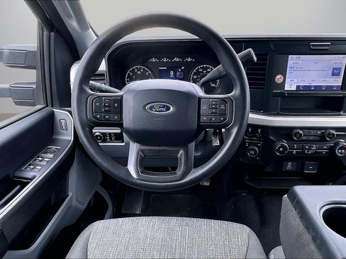 Used 2025 Ford F250 XLT image 12
