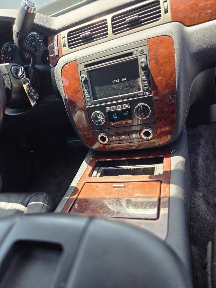 Used 2011 Chevrolet Tahoe LTZ RWD image 28