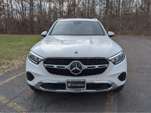 Used 2024 Mercedes-Benz GLC 300 4MATIC image 2