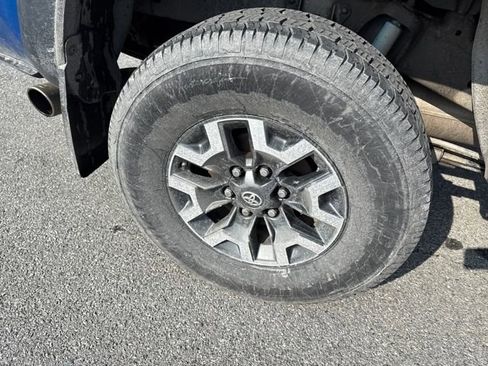 Used 2016 Toyota Tacoma TRD Off-Road w/ Towing Package image 11