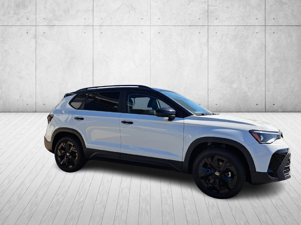 New 2026 Volkswagen Taos SE FWD image 3