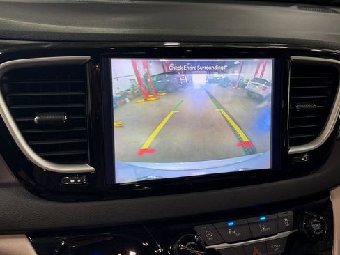 Used 2024 Chrysler Pacifica Touring-L FWD image 38