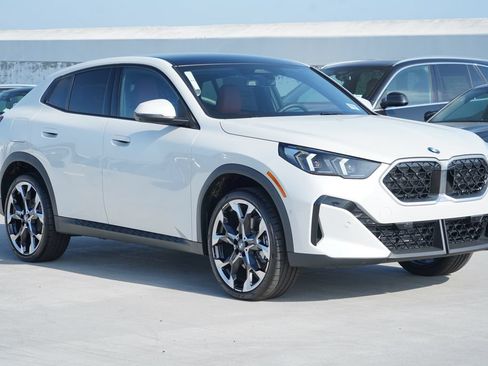 New 2026 BMW X2 xDrive28i w/ Technology Package AWD/4WD image 3