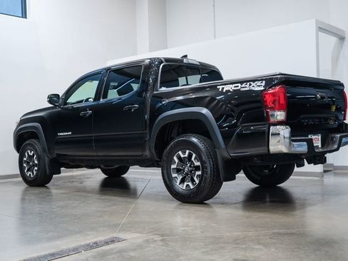 Used 2017 Toyota Tacoma TRD Off-Road w/ Tow Package AWD/4WD image 7