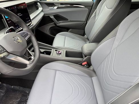 New 2026 Volkswagen Tiguan SE R-Line FWD image 12