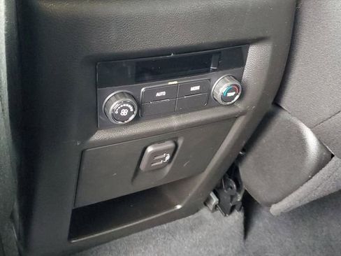 Certified 2023 Chevrolet Traverse LT image 11