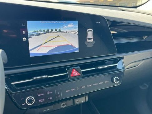 Certified 2024 Kia Niro EX FWD image 18