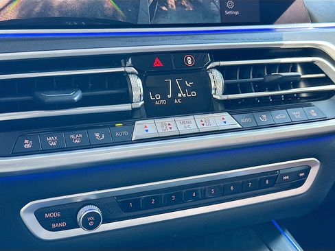 Certified 2022 BMW X7 xDrive40i w/ Premium Package image 16