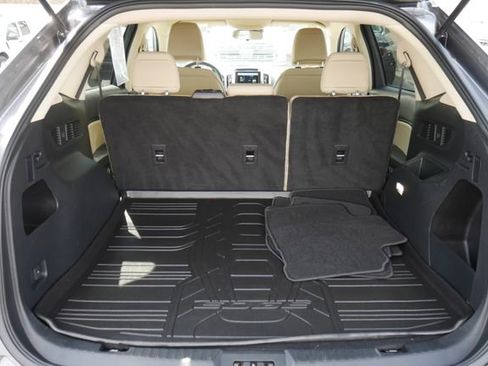 Used 2024 Ford Edge SE image 8